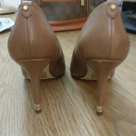 Aldo Pumps Tan with Gold rimmed heel - Picture 3 of 8